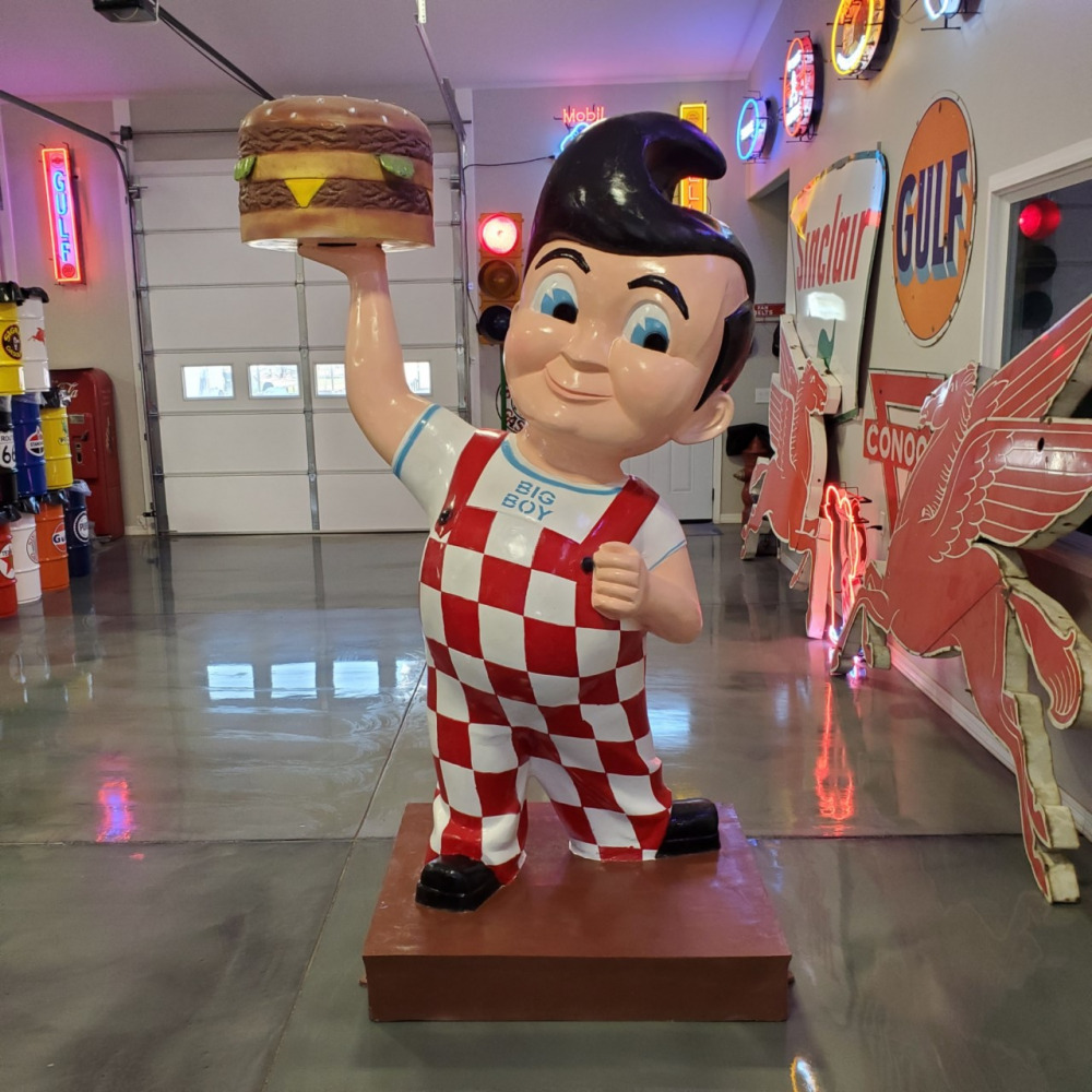 M121 7' 2" aluminum cast Bob's Big Boy statue MAG Auctions