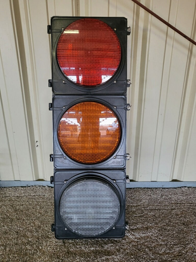 M020 3 Color Traffic Signal Housing MAG Auctions