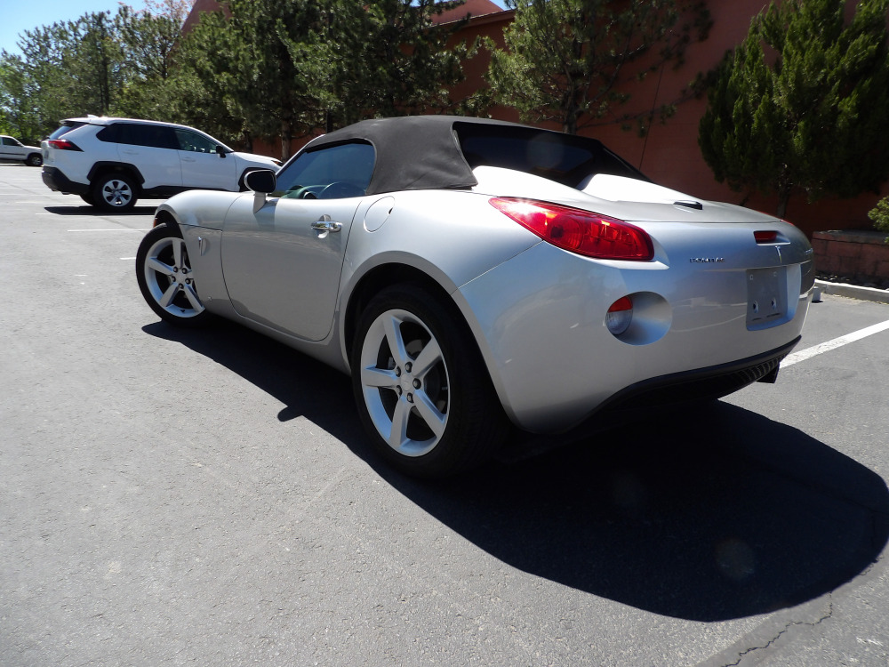 #240 - 2009 Pontiac Solstice | MAG Auctions