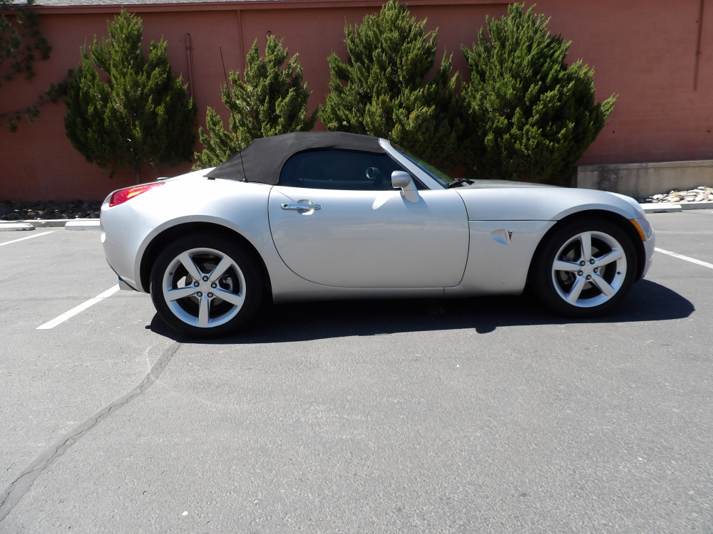 #240 - 2009 Pontiac Solstice | MAG Auctions