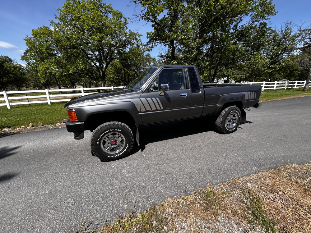 #307 - 1988 Toyota Pickup X cab | MAG Auctions