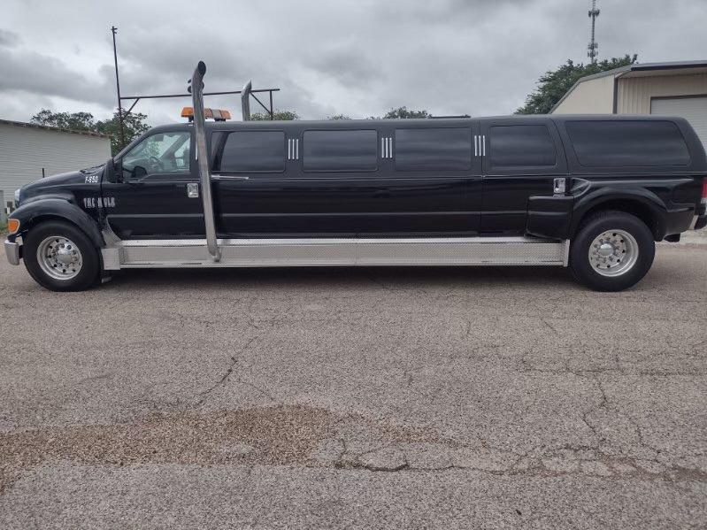 #358 - 2005 Ford F650 Excursion Limousine | MAG Auctions