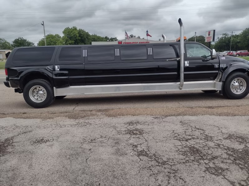 #358 - 2005 Ford F650 Excursion Limousine | MAG Auctions