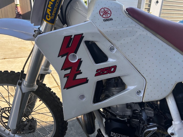 #381 - 1990 Yamaha YZ 250 Bradshaw replica | MAG Auctions