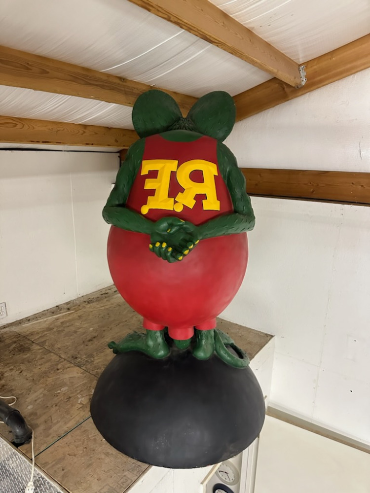 #M206 - Very Rare Original Rat Fink 5-ft Statue | MAG Auctions