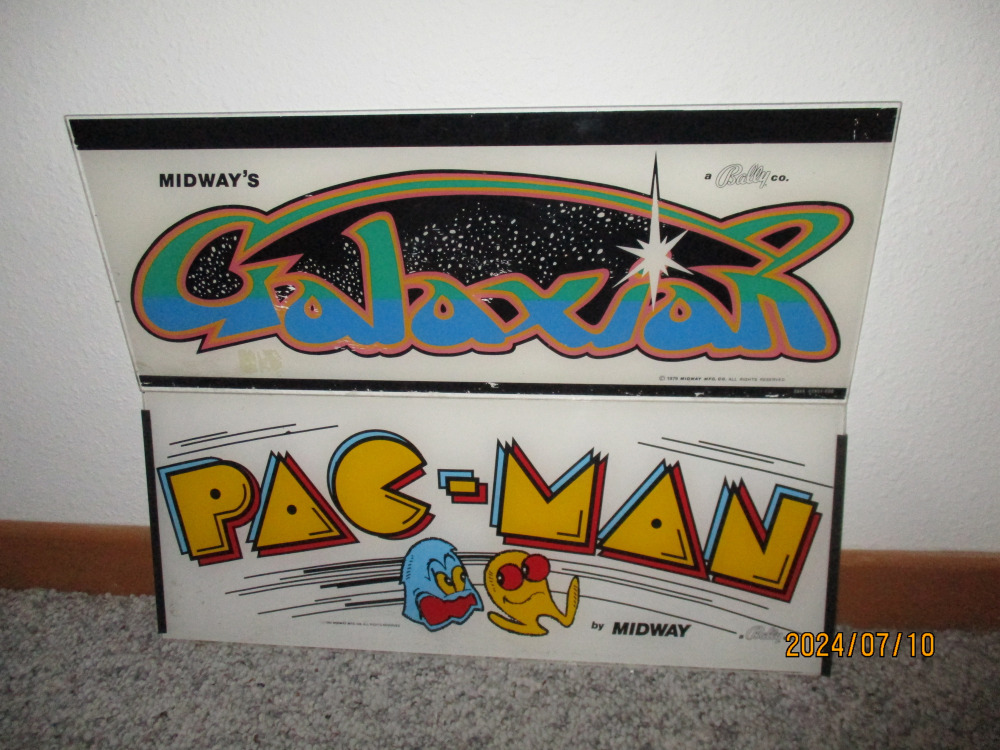 #M069 - PAC-MAN and GALAXIAN arcade marquee signs | MAG Auctions