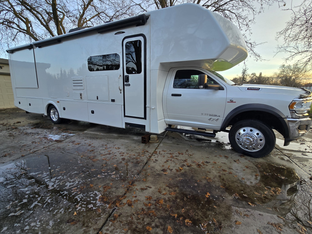 #423 - 2020 Dodge Ram 5500 4x4 RV | MAG Auctions