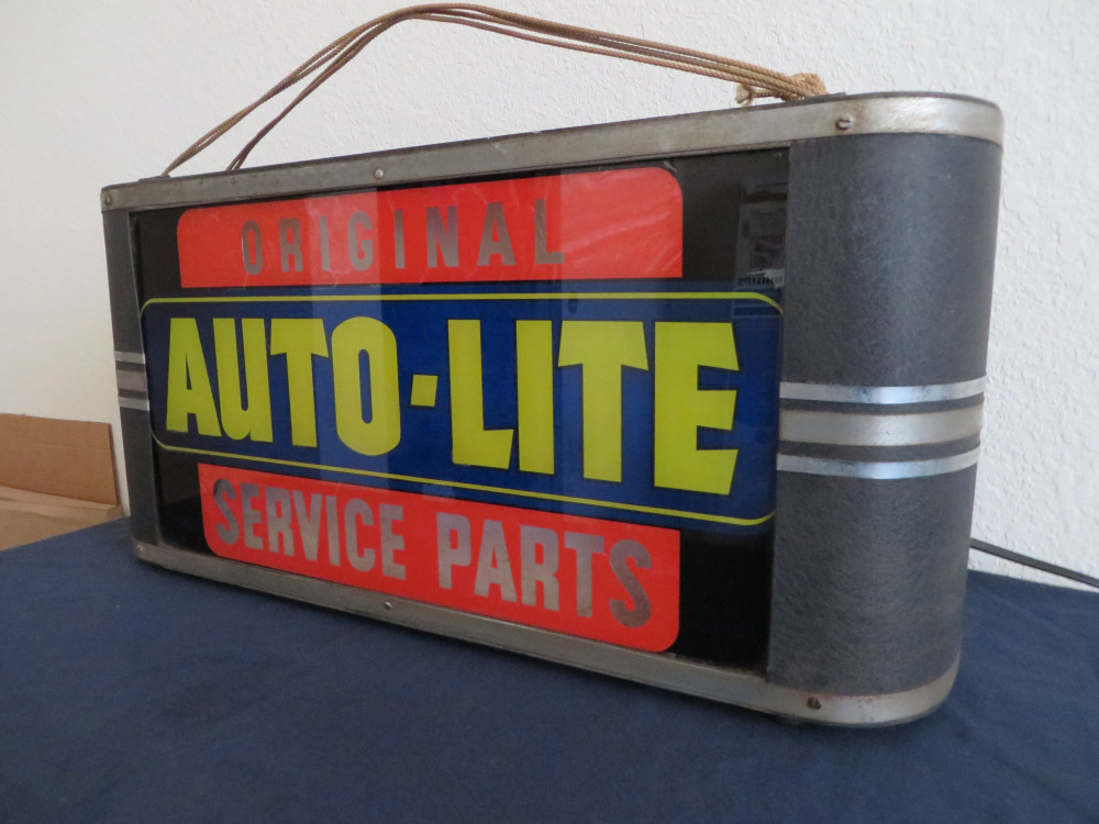 #M220 - ORIGINAL AUTO-LITE SERVICE PARTS Lighted Sign | MAG Auctions