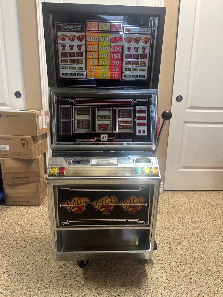 #M223 - Vintage Slot machine | MAG Auctions