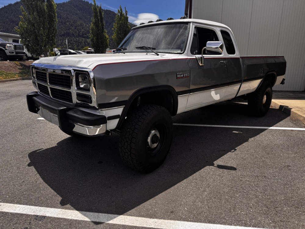1993 Dodge Ram 2500 — photo 1
