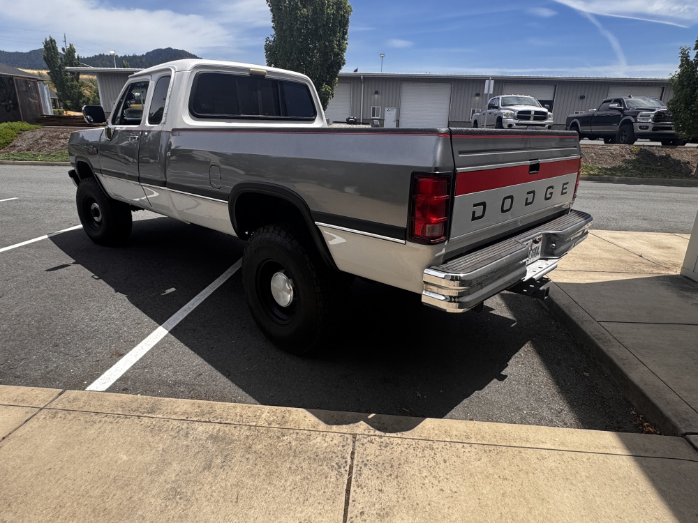 1993 Dodge Ram 2500 — photo 4