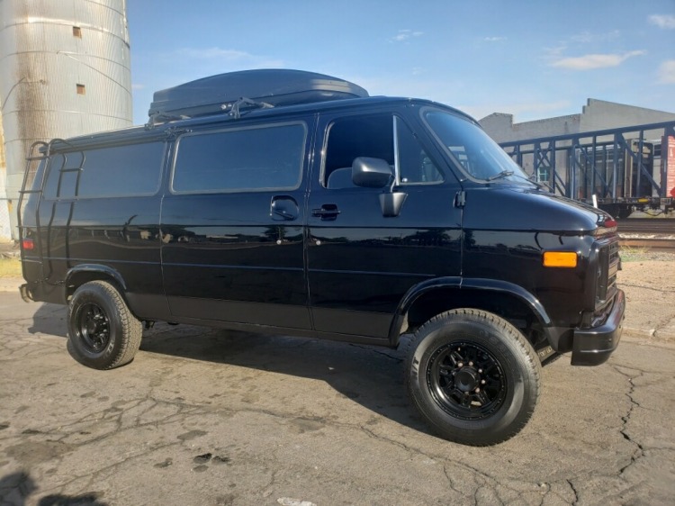 #697 - 1988 Chevrolet 30 G30 EXCURSION VAN | MAG Auctions